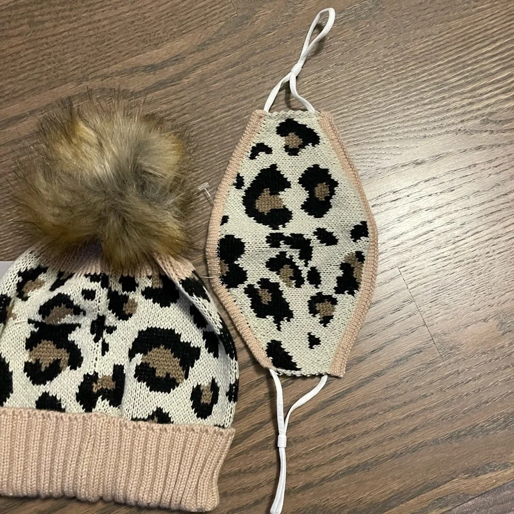 Beanie and mask knit leopard